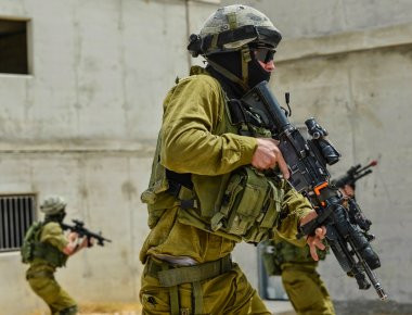 Ισραηλινοί στρατιώτες πυροβόλησαν... Παλαιστίνιο - Τους απειλούσε να τους μαχαιρώσει